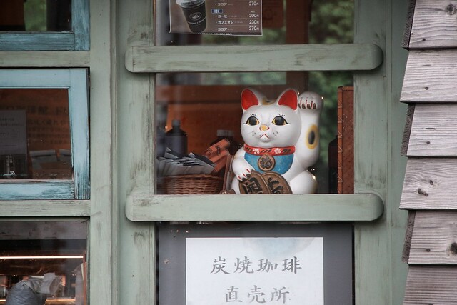 El clásico Gato de la Suerte o la Fortuna o Maneki-Neko en divertidos colores 12x9x18cm PLATA: Suerte en los negocios Gatete 