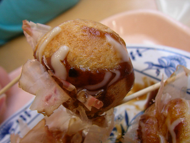 Takoyaki, comida tradicional japonesa, se distingue por tu forma